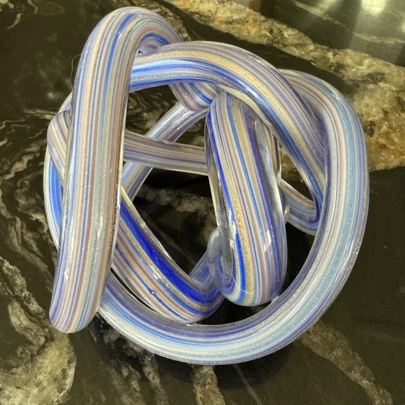 Glass Endless Knot / Infinity Knot - Picture 4 of 10